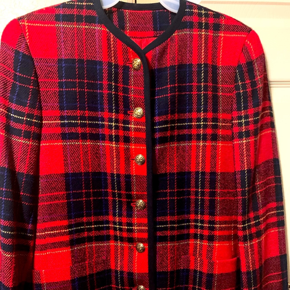 Vintage LIZ CLAIBORNE blazer with front pockets...